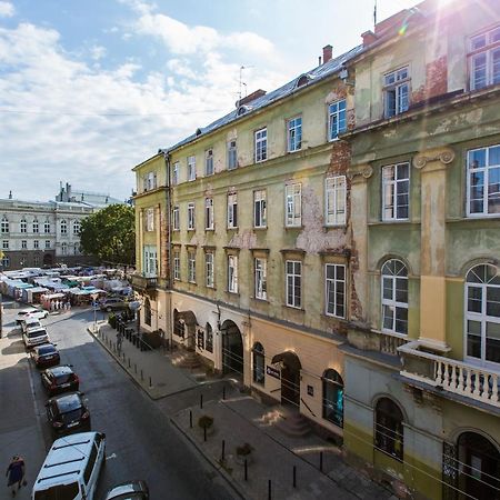 Навпроти Вернісажу Біля Оперного Вулиця Театральна 26 Є Балкон Та Інернет Appartement Lviv Buitenkant foto