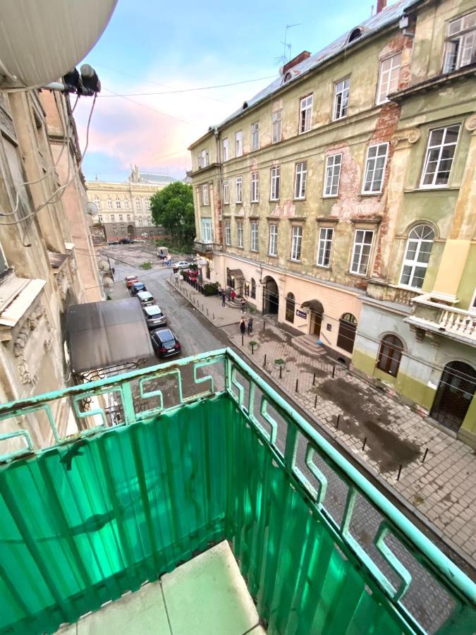 Навпроти Вернісажу Біля Оперного Вулиця Театральна 26 Є Балкон Та Інернет Appartement Lviv Buitenkant foto