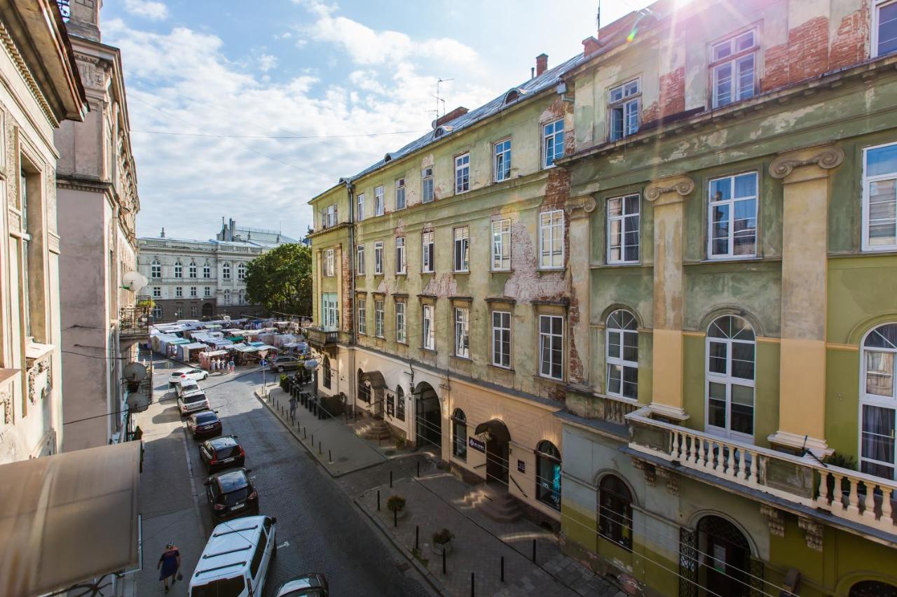 Навпроти Вернісажу Біля Оперного Вулиця Театральна 26 Є Балкон Та Інернет Appartement Lviv Buitenkant foto