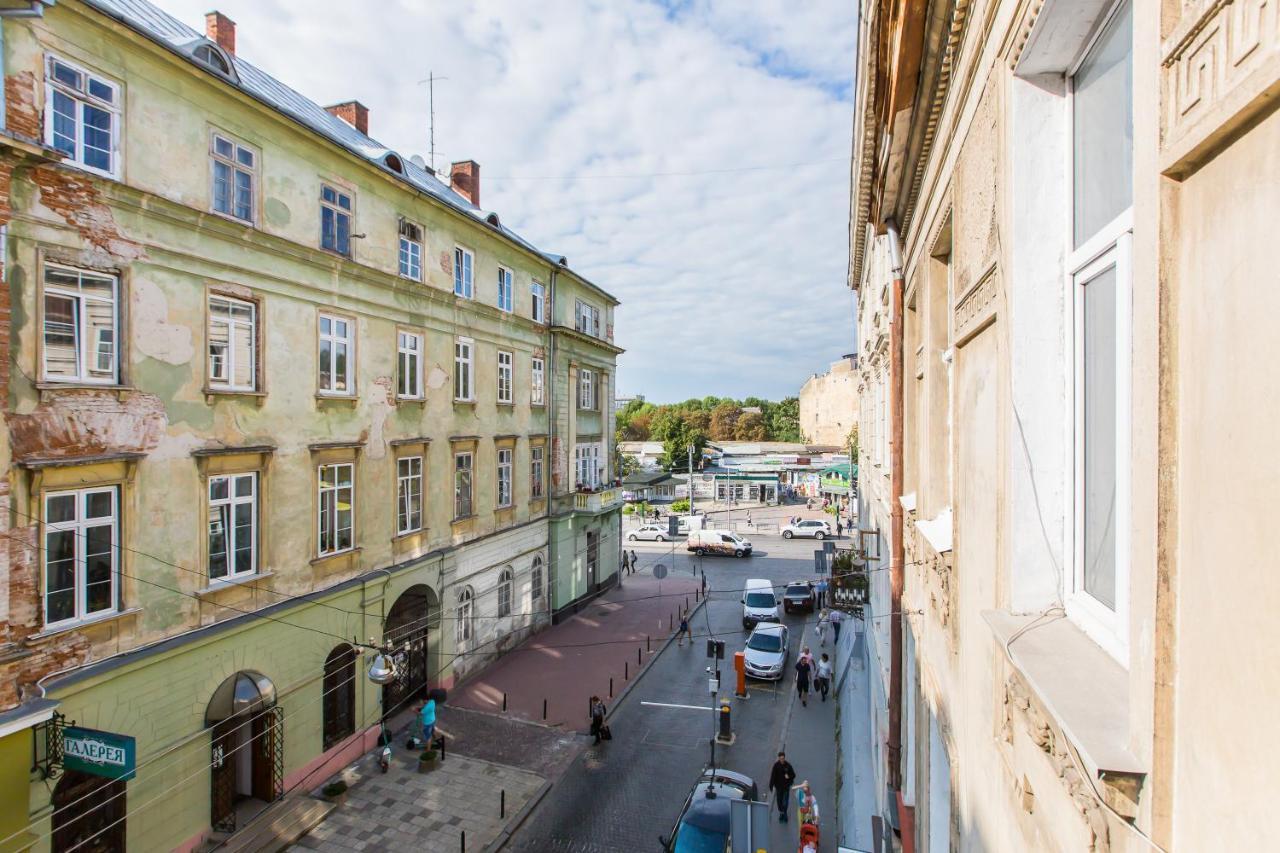 Навпроти Вернісажу Біля Оперного Вулиця Театральна 26 Є Балкон Та Інернет Appartement Lviv Buitenkant foto