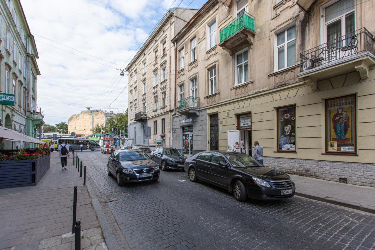 Навпроти Вернісажу Біля Оперного Вулиця Театральна 26 Є Балкон Та Інернет Appartement Lviv Buitenkant foto